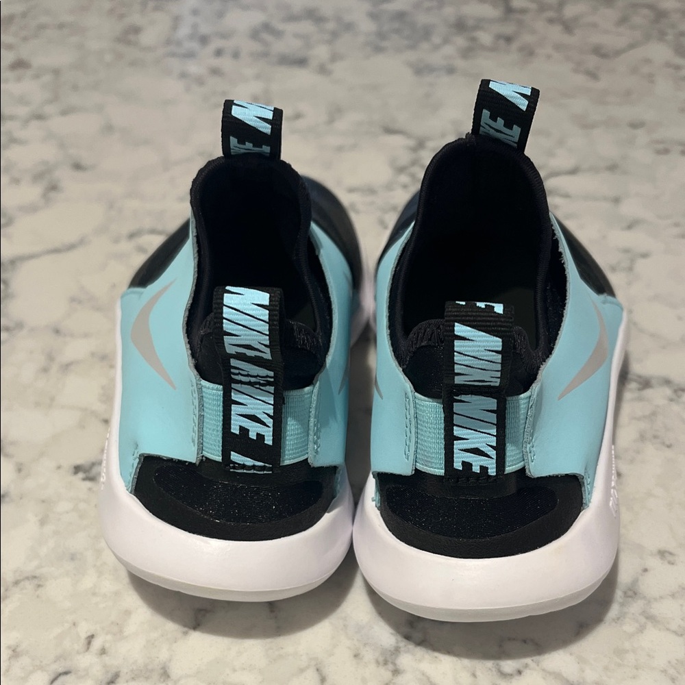 **NEW** Nike Kids Flex Runner Black and Light Blue Sneakers - Picture 4 of 6